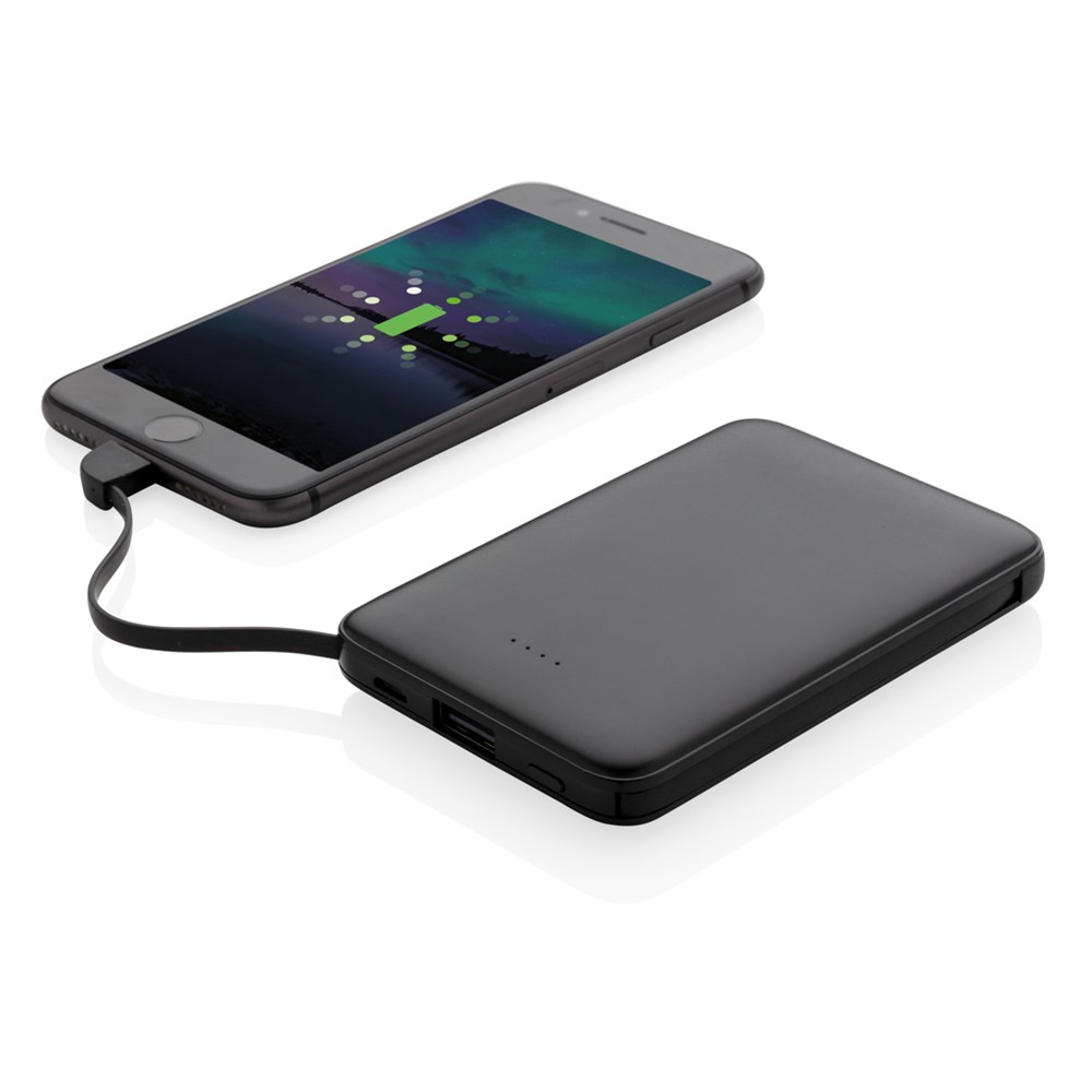 5.000 mAh zakformaat powerbank met geïntegreerde kabels